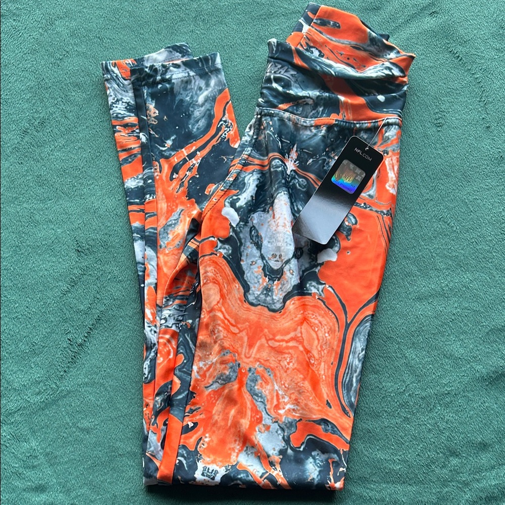 Majestic Zubaz Chicago Bears Women’s Vibrant Orange and Gray Leggings XS